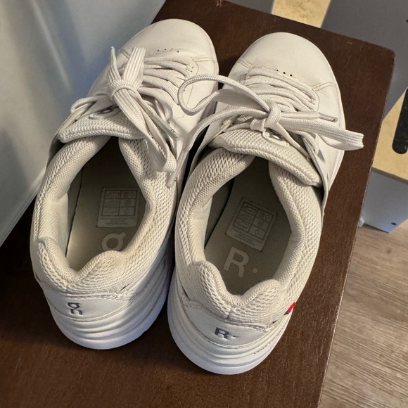 ON Running Women’s Size 7 THE ROGER Advantage - Picture 3 of 6